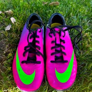 NIKE Mercurial Victory Indoor Cleat kids Size 3Y